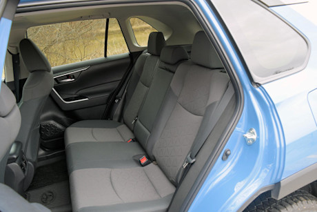 Editorial 2023 toyota rav4 xle hybrid 230619 11 sha