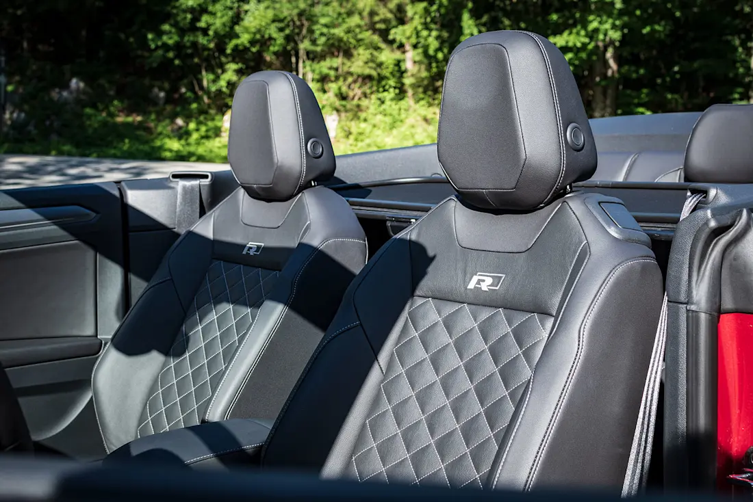 Volkswagen-T-Roc-Cabrio-2020-Seats