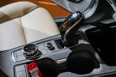 Editorial 2024 cadillac xt4 premium luxury p 230630 15 jm