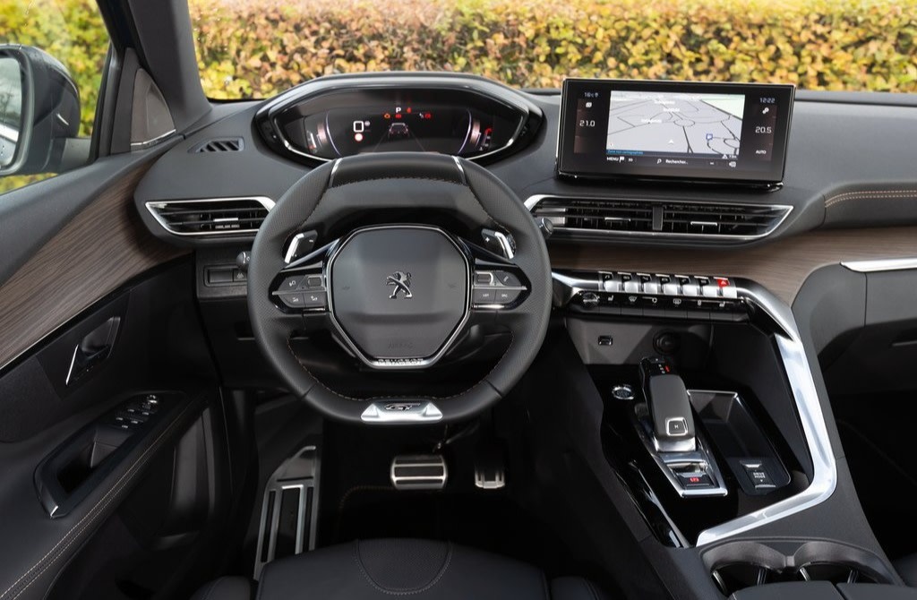 Peugeot-5008-2021-interni.jpeg