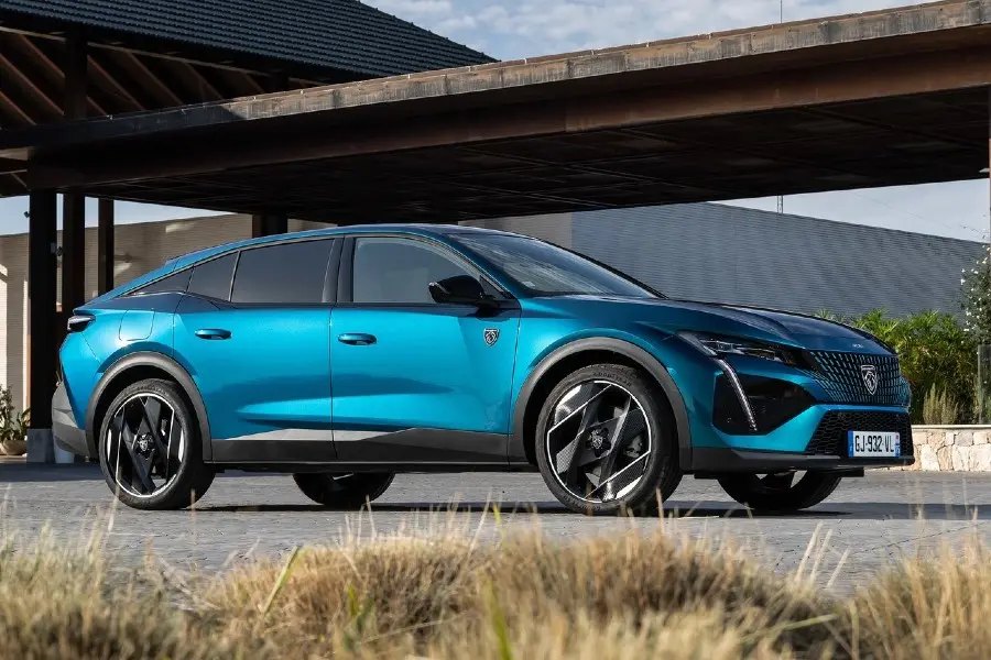 Peugeot-408-2023-1280-01