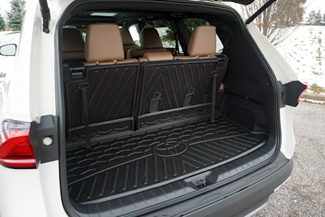 Editorial 2024 toyota grand highlander platinum hybrid max td 240131 17 di