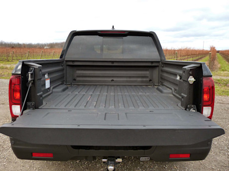 Editorial 2018 honda ridgeline black edition 12 jb