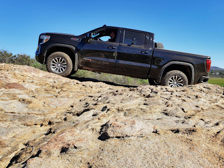 Editorial 2019 gmc sierra at4 03 sw