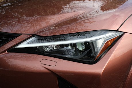 Lexus UX 300h 2025 : essai routier Image