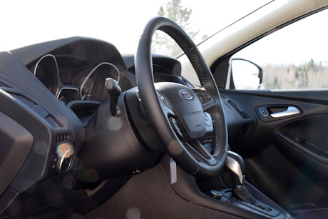 Editorial 2015 ford focus se hatchback jp 12