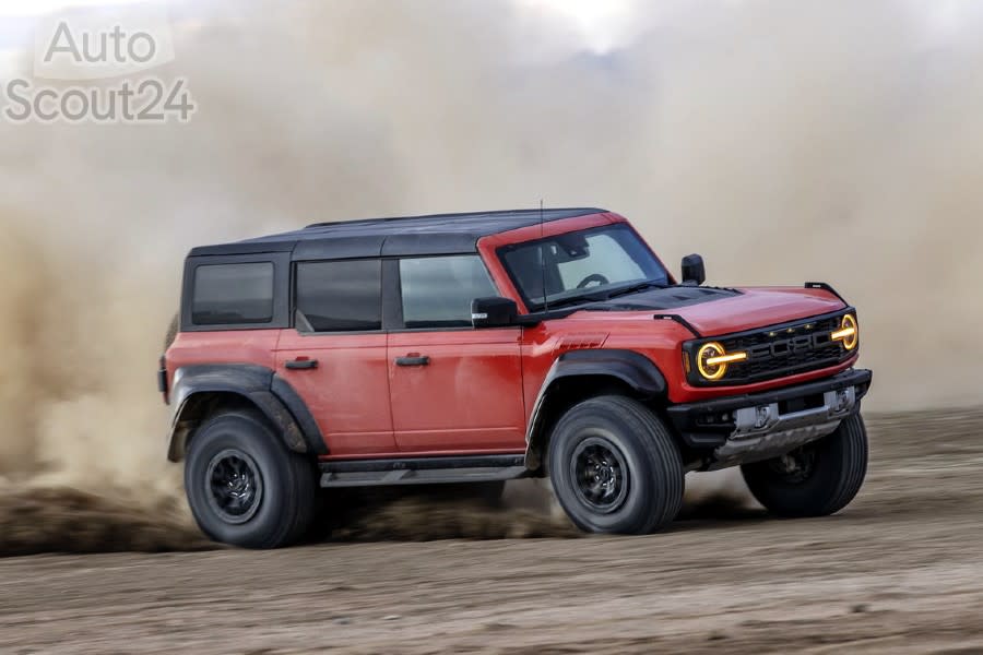 2022-Ford-Bronco-Raptor_12-Copy(1).jpg