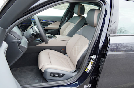 BMW 550e xDrive 2025 : essai routier Image