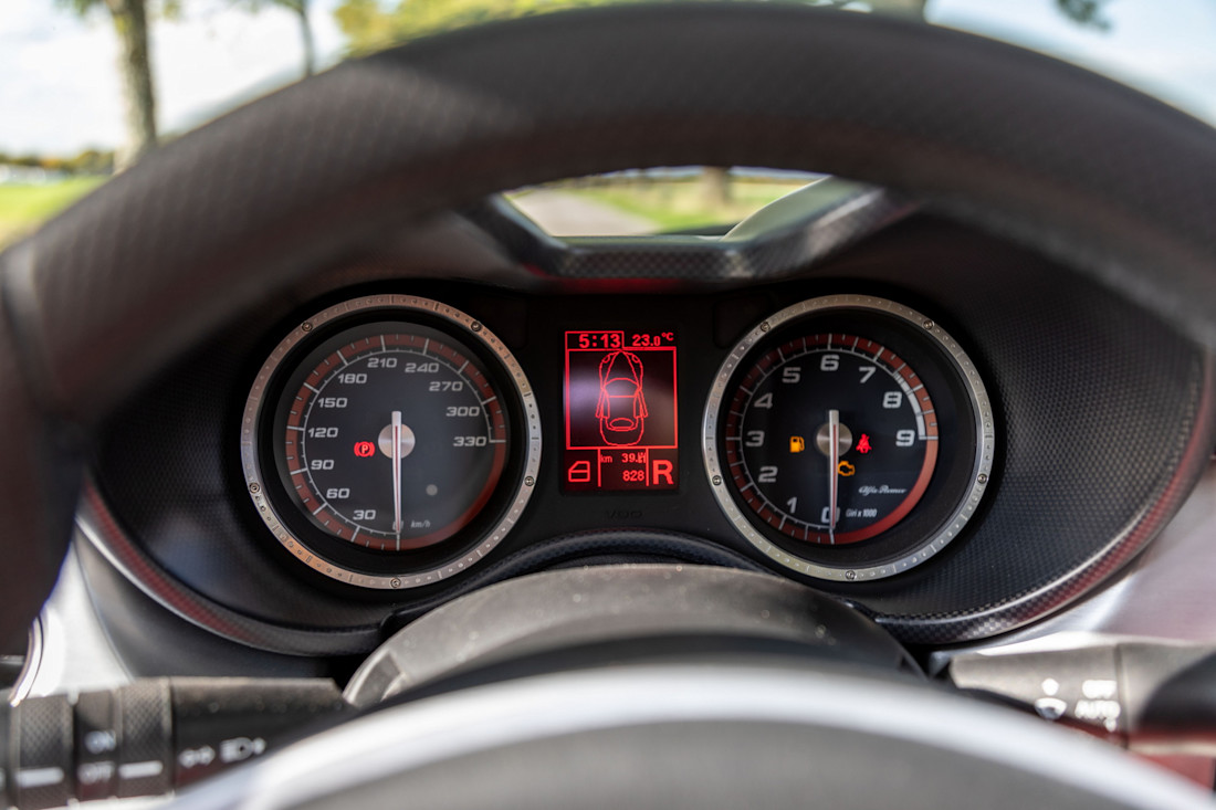 Alfa-Romeo-8C-descapotable-más-bonito (14).jpg