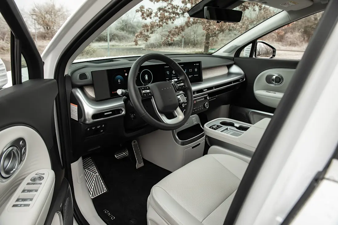 hyundai-ioniq-9-2025-cockpit