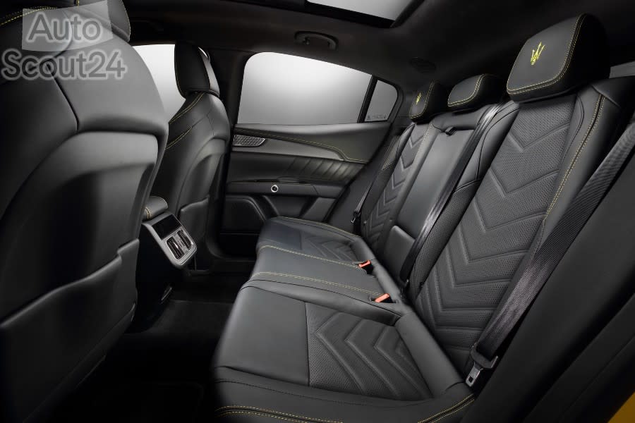 MaseratiGrecaleTrofeo_rearseats(1).jpg