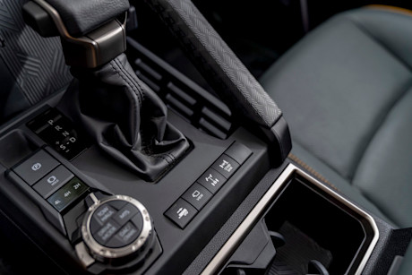 Editorial 2025 toyota 4runner trailhunter 240409 14 toyota