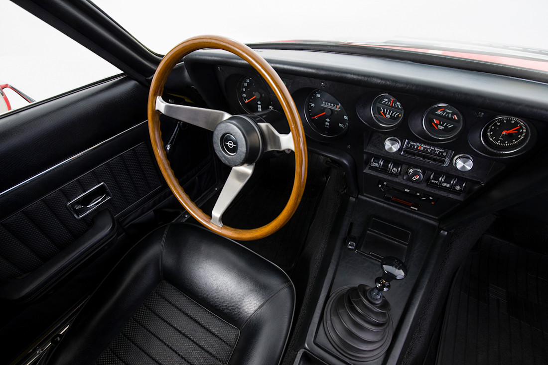 opel-gt-interieur