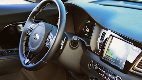 Editorial 2019 kia niro ev sx touring 23 jp