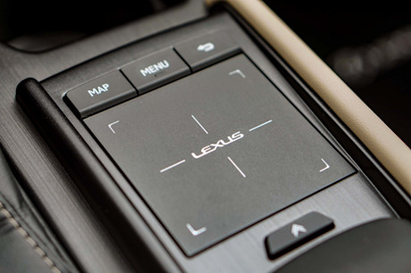 Editorial 2020 lexus es 300h 25 jl