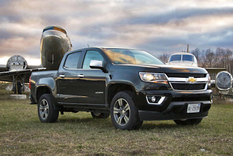 Editorial 2017 chevrolet colorado v6 lt crew cab long box 4wd 02 lw