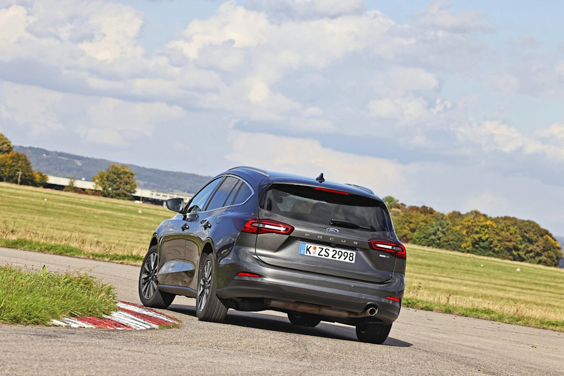 ford-focus-kia-ceed-2023-2.jpg