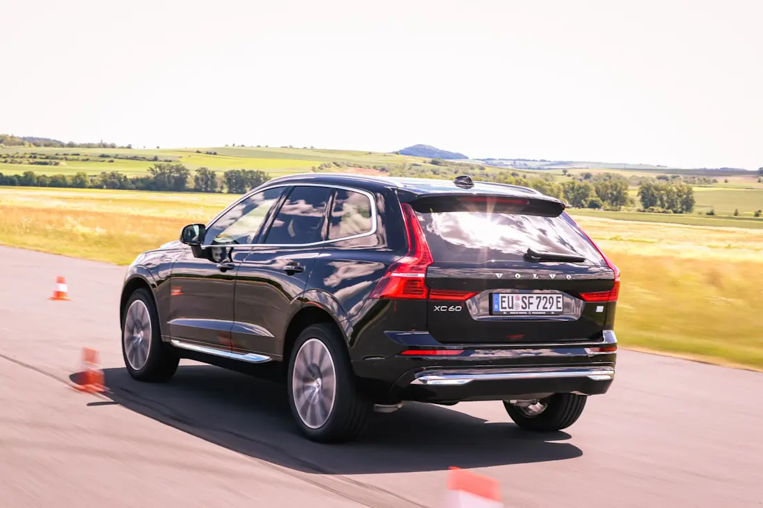 volvo-xc60-2022-2jpg