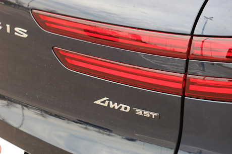 Editorial 2025 genesis gv70 35t td jm 241210 31