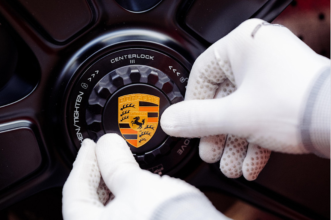 911-GT3-90-F-A-porsche-2025 (8).jpg