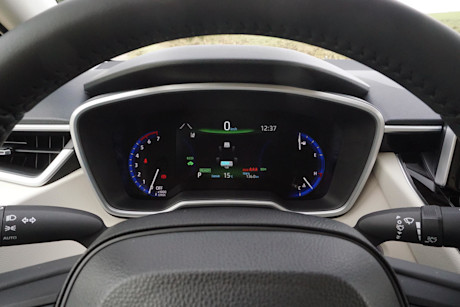 Editorial 2022 toyota corolla hybrid premium 17 di