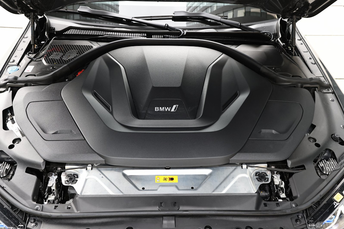 bmw-i4-polestar-2-2022-3.jpg