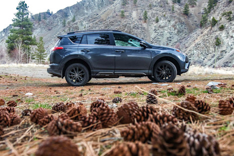 Editorial 2018 toyota rav4 awd xle trail 05 bm