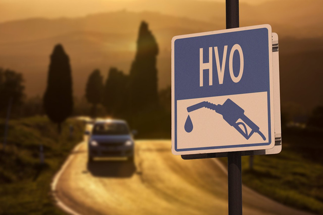 Cos’è il carburante HVO: vantaggi e svantaggi