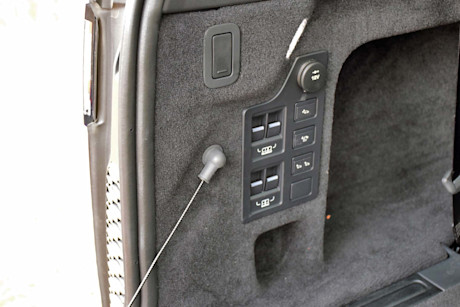 Editorial 2018 land rover discovery hse luxury td6 49 jp