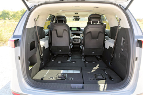 Editorial 2024 kia carnival sx td 240216 30 sha