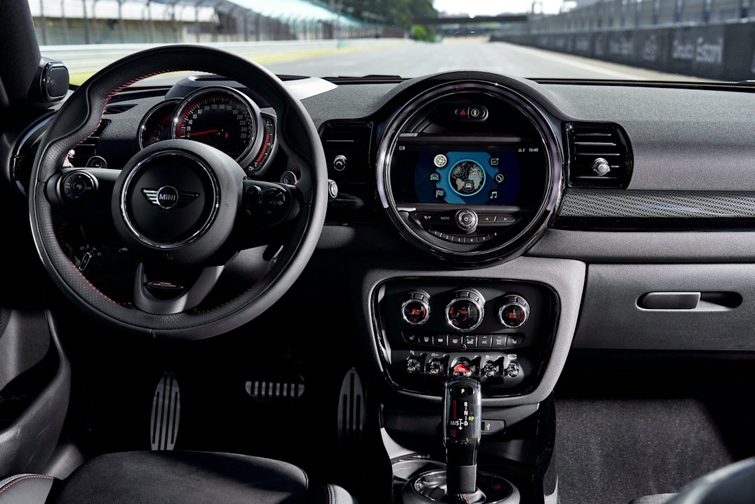 mini-john-cooper-works-clubman-interior
