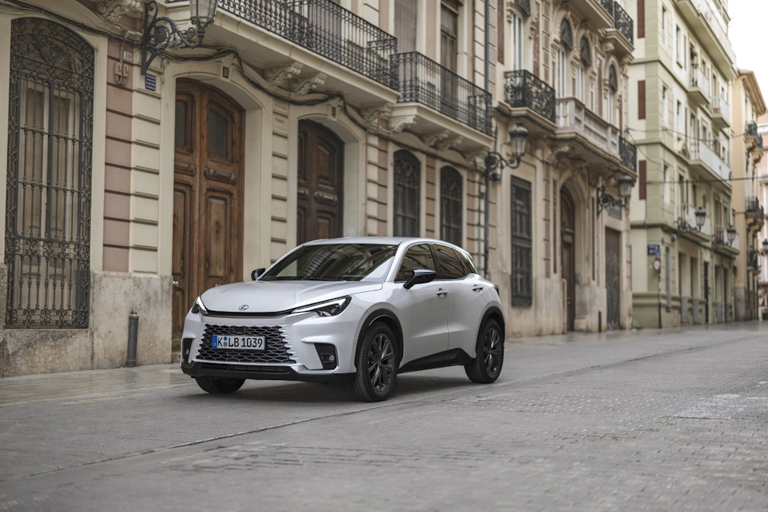 LEXUS_LBX_Relax_sonic_quartz_static_028