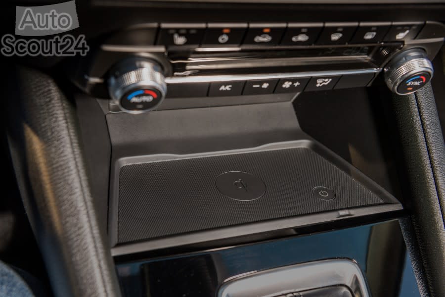 2022_mazda_cx-5_newground_hr_int_08_highres(1).jpg
