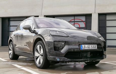 Editorial 2025 porsche macan ev p 231211 02 jw