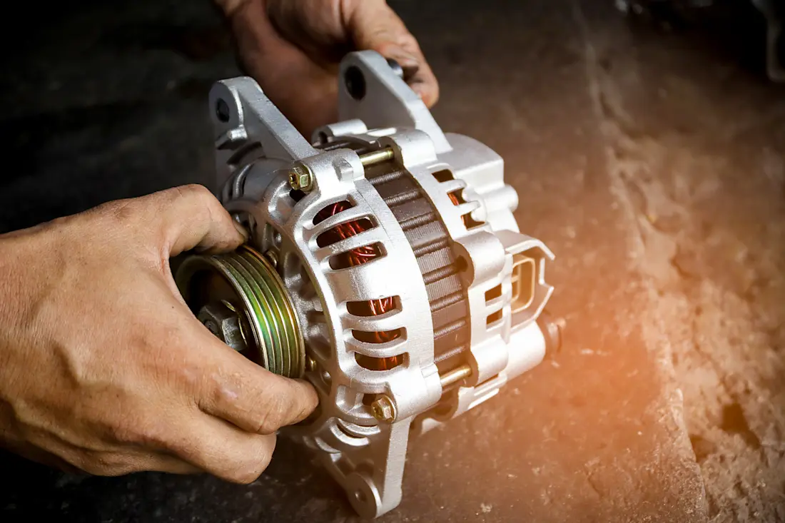 Immagine di un alternatore auto Immagine di un alternatore auto