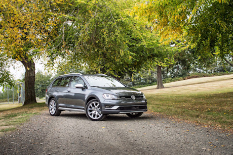 Editorial 2017 volkswagen golf alltrack 03 bm