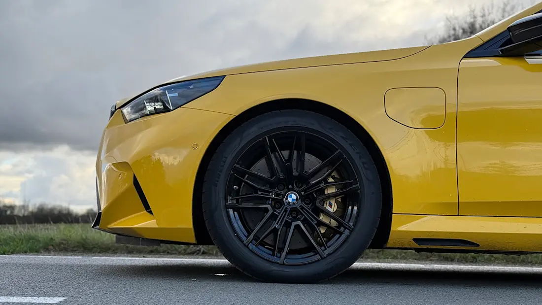 CR-70 - AutoScout24 - BMW M5 2025 foto11