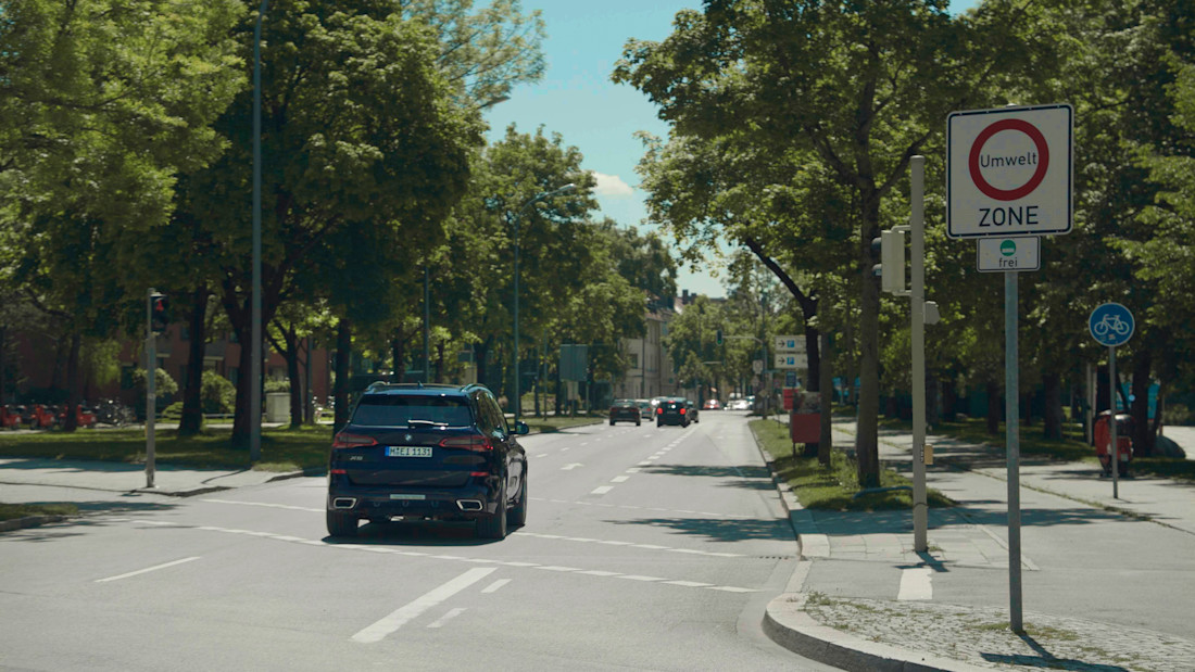P90353792_highRes_bmw-edrive-zones-tes.jpg