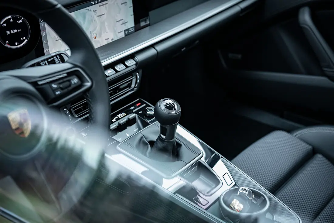 Porsche-911-Carrera-S-Schalter-2021-Stickshifter
