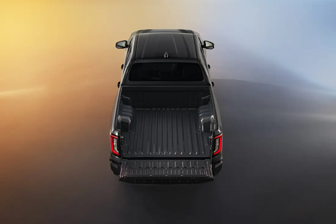 1920 2025toyotahiluxbevhero15