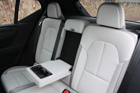 Volvo EX30 2025 vs Volvo EX40 2025 – Quel est le meilleur choix pour vous? Image