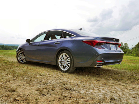 Editorial 2019 toyota avalon limited 06 bh