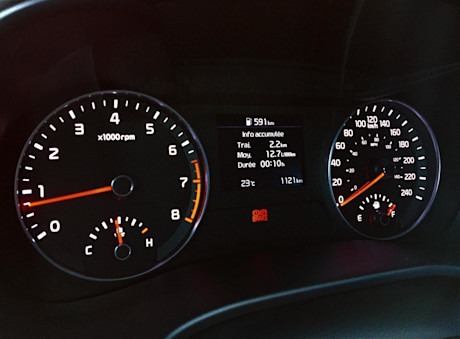 Kia Forte5 GT manuelle 2021 : essai routier Body Image