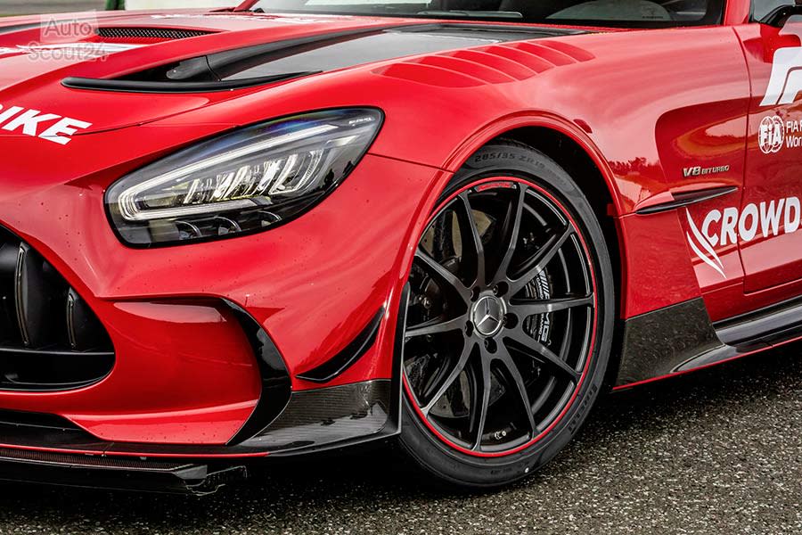 Mercedes-AMG-GT-Black-Series-2022-F1-Safety-Car-24.jpg
