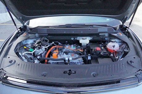 Chevrolet Equinox EV RS First Edition 2024 : essai routier Body Image