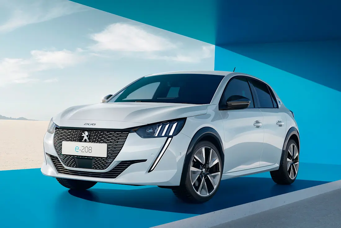 Kleiner, agiler, ein wenig günstiger als der e-308: Der frisch überarbeitete Peugeot e-208 kommt ebenfalls in den nächsten Wochen mit Facelift in den Handel.  Kleiner, agiler, ein wenig günstiger als der e-308: Der frisch überarbeitete Peugeot e-208 kommt ebenfalls in den nächsten Wochen mit Facelift in den Handel.