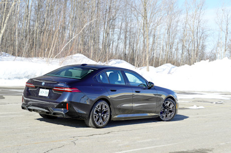 BMW 550e xDrive 2025 : essai routier Image