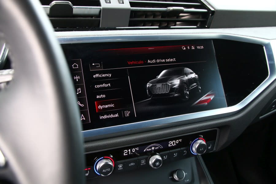 compa-q3-sportback-mini-countryman-13.jpg