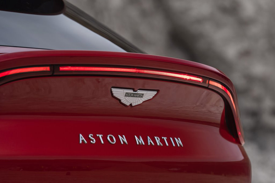 Aston_Martin-DBX-2021-1024-1b.jpg