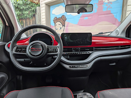 Editorial 2024 fiat 500e red td sbe 240830 21